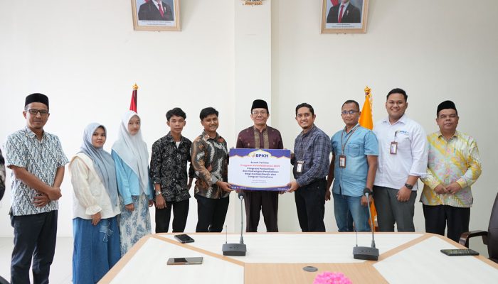 Mahasiswa Terdampak Banjir di UIN SUNA Terima Bantuan dari Perbankan