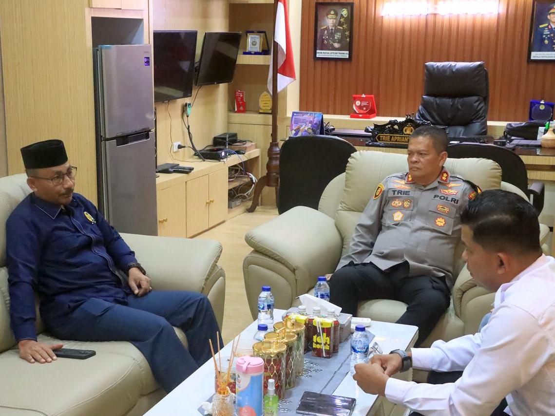 Anggota DPD RI asal Aceh, Sudirman alias Haji Uma, berkoordinasi dengan Kapolres Aceh Utara AKBP Trie Aprianto di Mapolres Aceh Utara, Lhoksukon