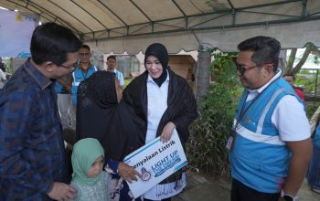 Pegawai PLN Patungan Beri Listrik Gratis untuk 72 Keluarga Prasejahtera Aceh