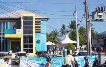 Suasana antusiasme warga dalam program Pasar Murah PLN di halaman Kantor ULP Blangpidie, Aceh Barat Daya