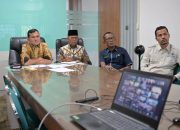 Wakil Gubernur Aceh, Fadhlullah, saat mengikuti rapat koordinasi virtual bersama Mendagri Tito Karnavian terkait penyesuaian TKD 2026