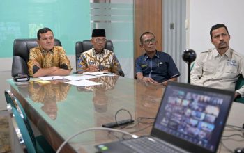 Wakil Gubernur Aceh, Fadhlullah, saat mengikuti rapat koordinasi virtual bersama Mendagri Tito Karnavian terkait penyesuaian TKD 2026