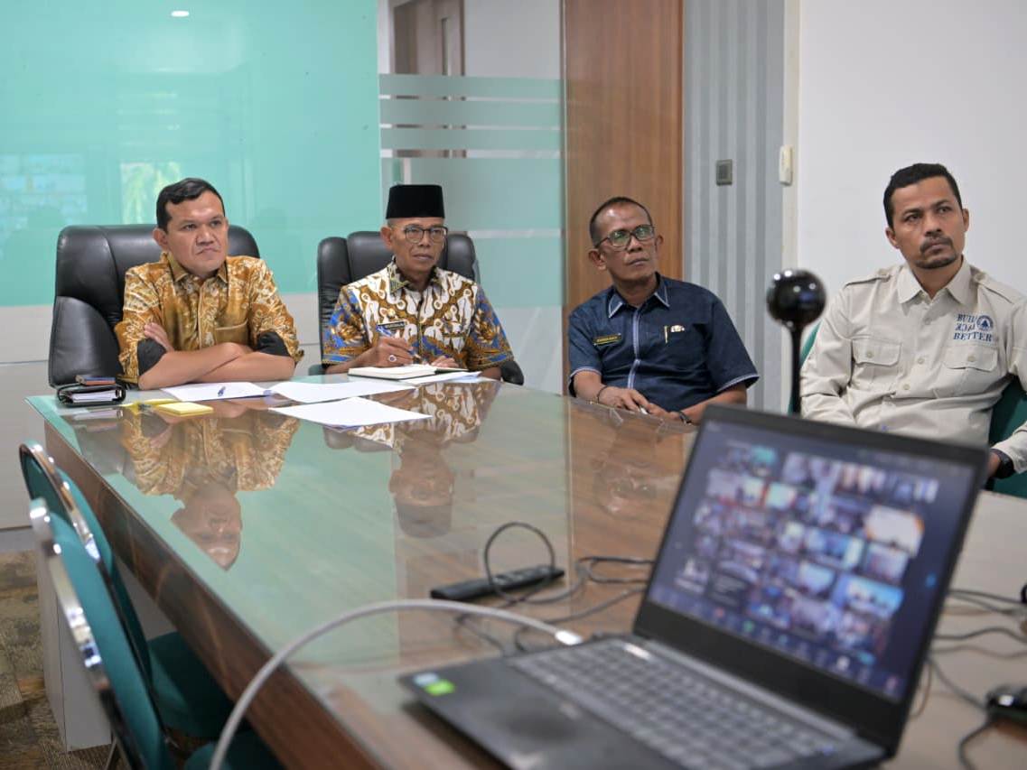 Wakil Gubernur Aceh, Fadhlullah, saat mengikuti rapat koordinasi virtual bersama Mendagri Tito Karnavian terkait penyesuaian TKD 2026