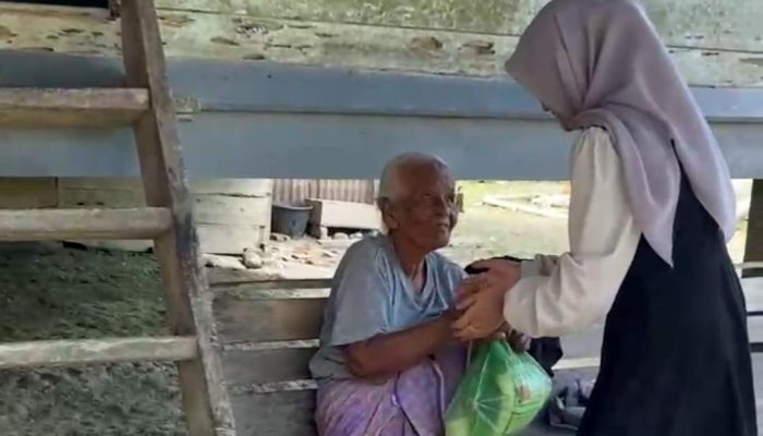 Siswi SMP di Aceh Utara Bantu Korban Banjir dari Tabungan Pribadi