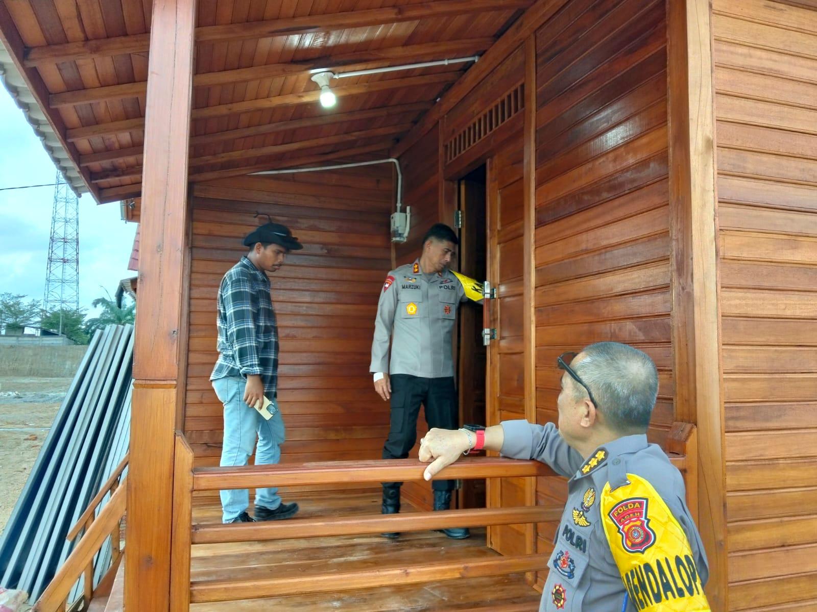 Kapolda Aceh Irjen Pol. Marzuki Ali Basyah meninjau langsung progres pembangunan 150 unit hunian tetap (huntap) Polri di Desa Simpang Kanan, Kecamatan Kejuruan Muda, Aceh Tamiang