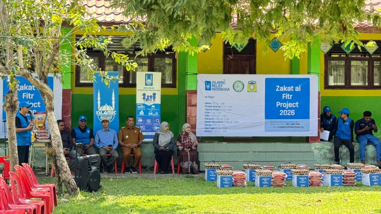 Islamic Relief Indonesia wilayah Aceh menyalurkan paket Sembako Ramadan kepada warga di Kabupaten Aceh Besar