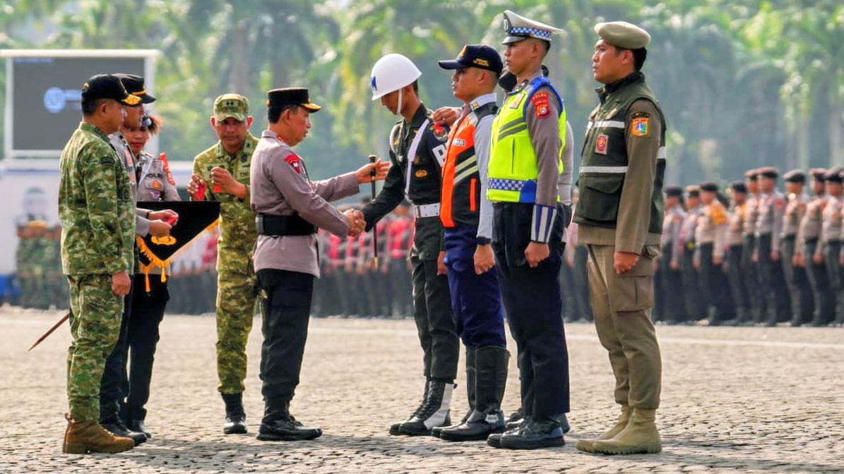 Kapolri Jenderal Listyo Sigit Prabowo memimpin Apel Gelar Pasukan Operasi Ketupat 2026 di Monas, Jakarta, Kamis (12/3)
