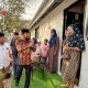 Bupati Iskandar Usman Al-Farlaky Tinjau Huntara, Warga Tersentuh