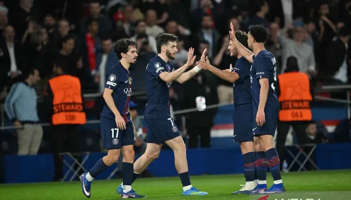 Kvaratskhelia Ukir Rekor, PSG Bungkam Liverpool 2-0