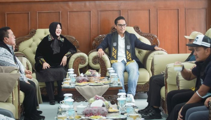 Wali Kota se-Sumatera Tiba di Banda Aceh, Disambut Prosesi Adat