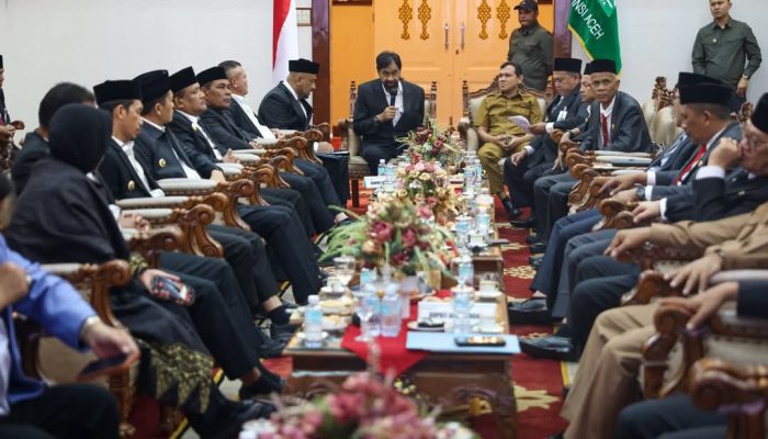 Mualem Pimpin RUPS Bank Aceh Syariah 2025