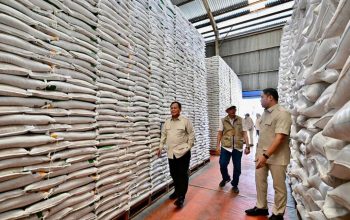 Prabowo Sidak Bulog, Pastikan Cadangan Pangan Nasional Aman