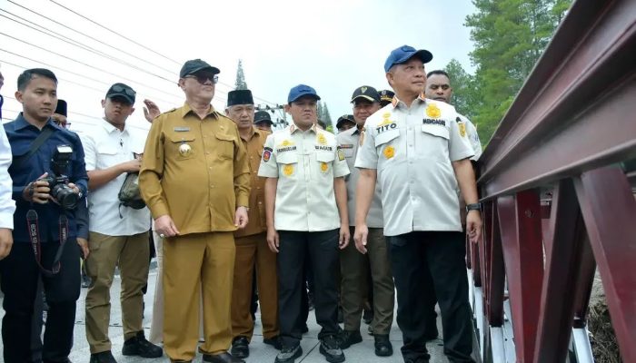 Mendagri Tinjau Huntara dan Jembatan di Bener Meriah