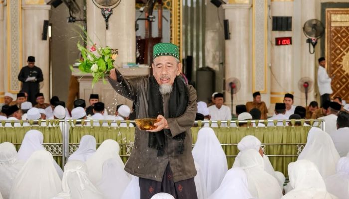 Pemkab Aceh Timur Peusijuek 249 Calon Jemaah Haji