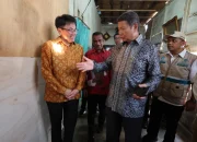 Hashim Tinjau Bedah Rumah, Dorong Sertifikat Gratis