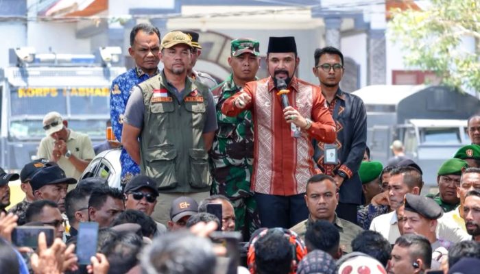 Di Hadapan Pendemo, Al-Farlaky Tegaskan Komitmen untuk Korban Banjir