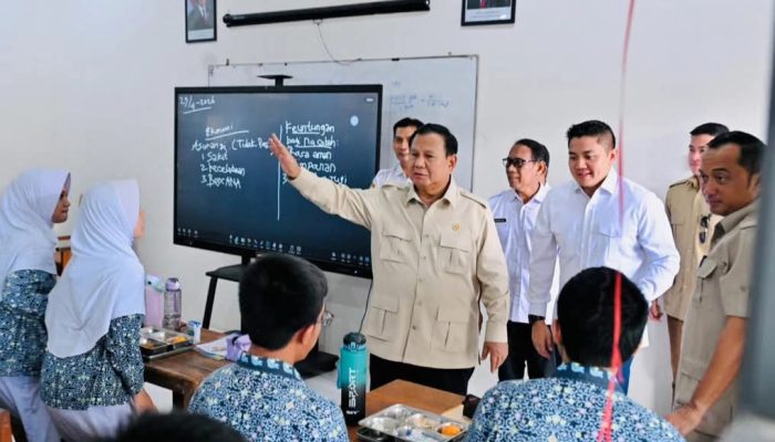 Presiden Tinjau Revitalisasi Sekolah dan Program MBG di Cilacap