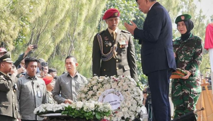 Menhan Hadiri Pemakaman Militer Mayor Zulmi di Bandung
