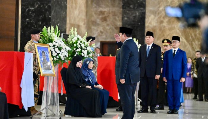 Prabowo Beri Penghormatan Terakhir Tiga Prajurit Gugur di Lebanon