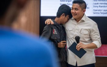 Tangis Anak Jalanan Warnai Kunjungan Sekolah Rakyat