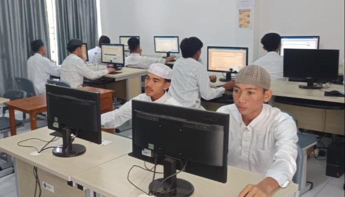 69 Ribu Santri Ikuti UAN PKPPS Berbasis Digital