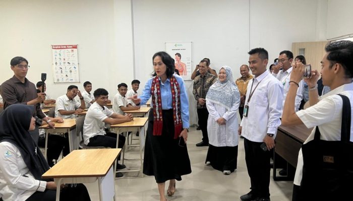 Wamen P2MI Tinjau Kelas Internasional Poltekkes Aceh