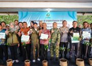 Menhut Serahkan 9 SK Perhutanan Sosial di Sulawesi Utara