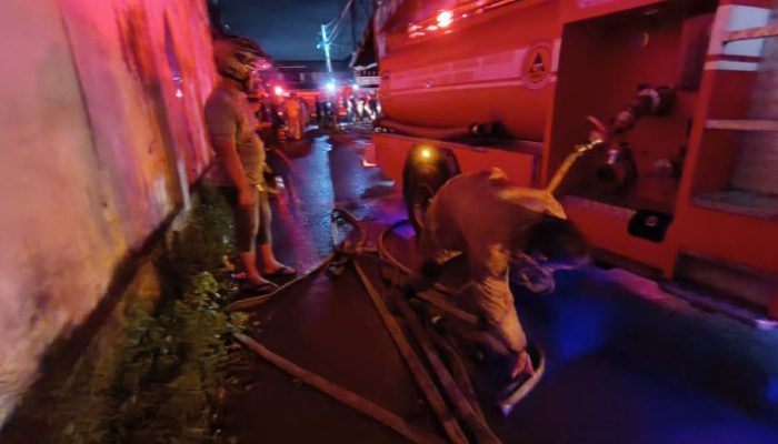 Kebakaran Hanguskan Dua Toko di Aceh Besar, Api Dipadamkan Tengah Malam