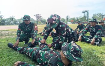 Prajurit Yonif 111/KB Asah Kemampuan Selamatkan Korban Tempur