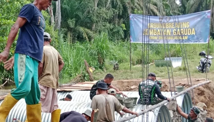 TNI dan Warga Subulussalam Kejar Jalan Impian di Tengah Terik