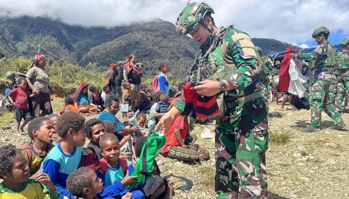 TNI Gelar Bakti Sosial di Puncak Jaya