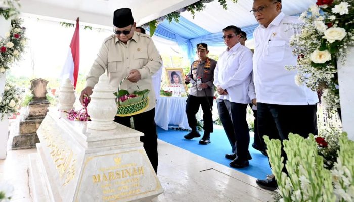 Presiden Prabowo Ziarah ke Makam Marsinah