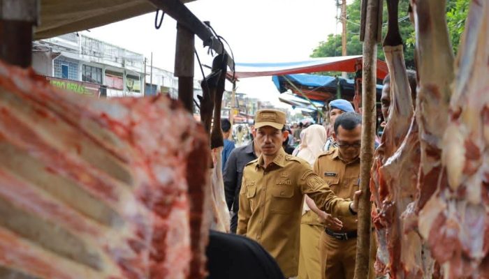 Sidak Pasar, Bupati Aceh Barat Tegur Pedagang Nakal