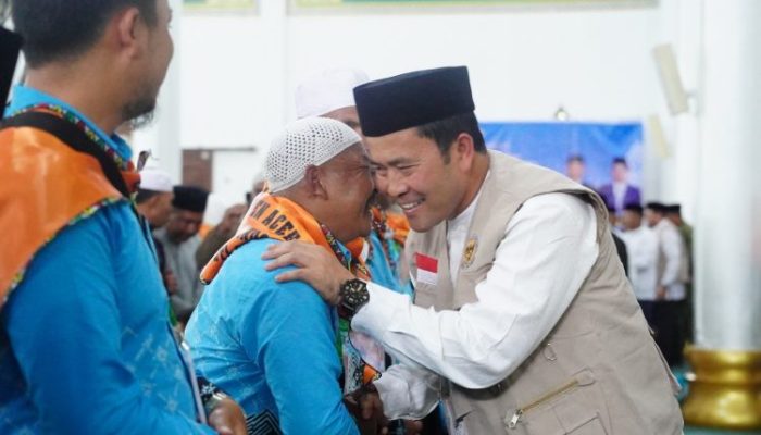 Bupati Haili Yoga Lepas 235 Jamaah Haji Aceh Tengah