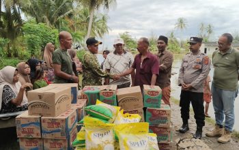 Dandim Salurkan Bantuan untuk Korban Banjir Rob di Aceh Utara