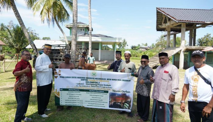 Unimal Salurkan Hewan Kurban untuk Desa Binaan