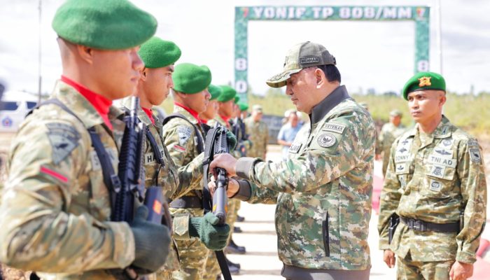 Menhan Tinjau Kesiapan Yon TP 808 di Fakfak