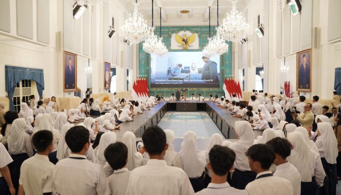 Ratusan Pelajar dan Mahasiswa Belajar Langsung di Istana Kepresidenan