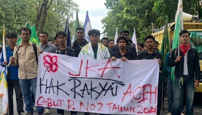 Ribuan Mahasiswa Kepung Kantor Gubernur, Desak Cabut Pergub JKA 2026