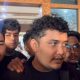 Massa Ancam Rantai Gerbang Kantor Gubernur Aceh