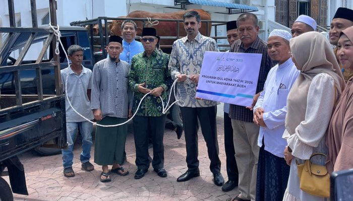 Mubadala Energy Serahkan Lima Sapi Kurban ke Masjid Raya Baiturrahman