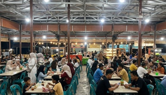 Warga Banda Aceh Serbu Warkop Saat Listrik Kembali Padam