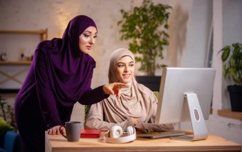 Sajadah Panjang Pengabdian Seorang Muslimah