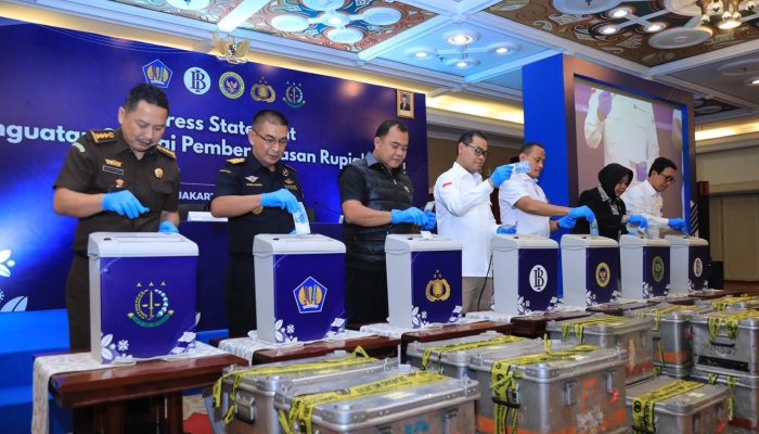 Bareskrim dan BI Musnahkan Ratusan Ribu Lembar Uang Palsu