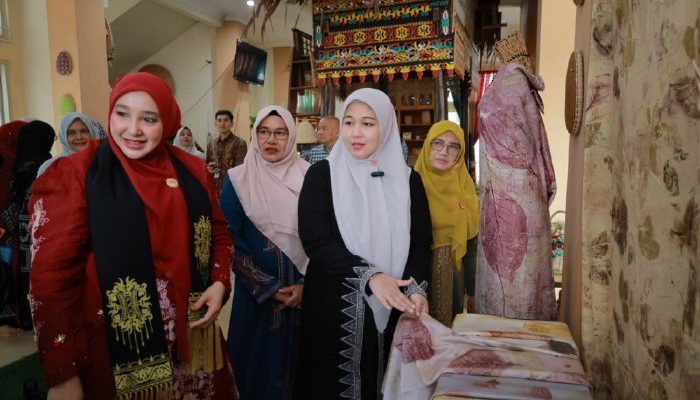 Dekranasda Aceh Selatan Kunjungi Sentra IKM Aceh Besar
