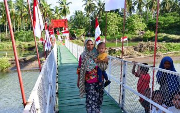 Dandim Bireuen Resmikan Jembatan Gantung Perintis Garuda di Kukue