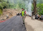 Pengaspalan Swadaya Jalan Enang-Enang Masuki Tahap Ketiga
