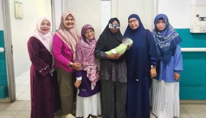 Dinsos Aceh Serahkan Bayi dari Ibu ODGJ ke Keluarga
