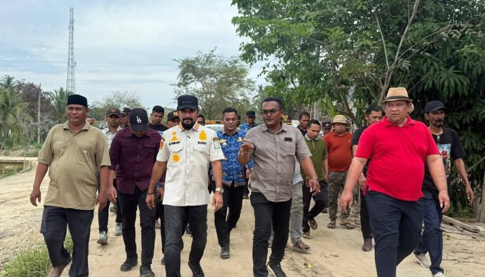 Al-Farlaky Tinjau Irigasi Rusak di Simpang Ulim