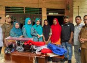Asnah, Siswi Yatim Pengayuh Sepeda Terima Mesin Jahit